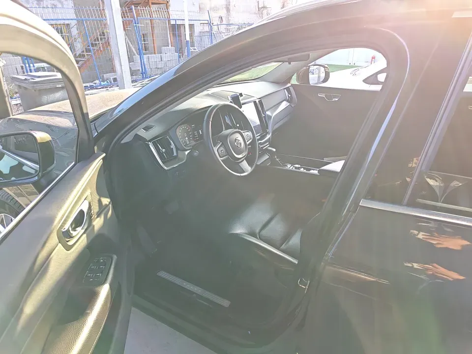 2019 Volvo XC60 2.0T 254HP L4 8AT,autocango,china used car exporter,china ev exporter,chinese used car exporter,chinese used ev exporter