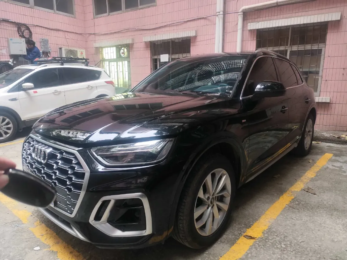 2022 Audi Q5L 2.0T 190HP L4 7DCT,autocango,china used car exporter,china ev exporter,chinese used car exporter,chinese used ev exporter
