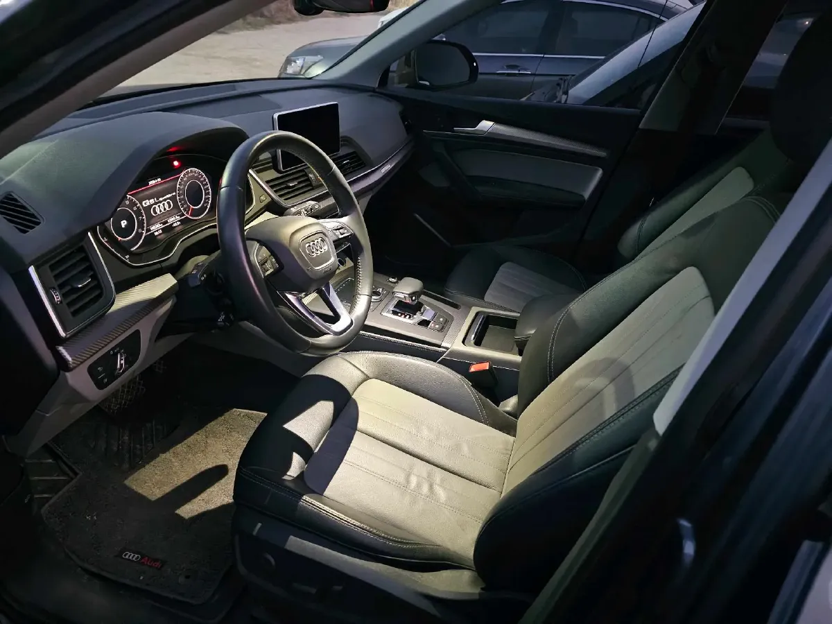 2020 Audi Q5L 2.0T 252HP L4 7DCT,autocango,china used car exporter,china ev exporter,chinese used car exporter,chinese used ev exporter