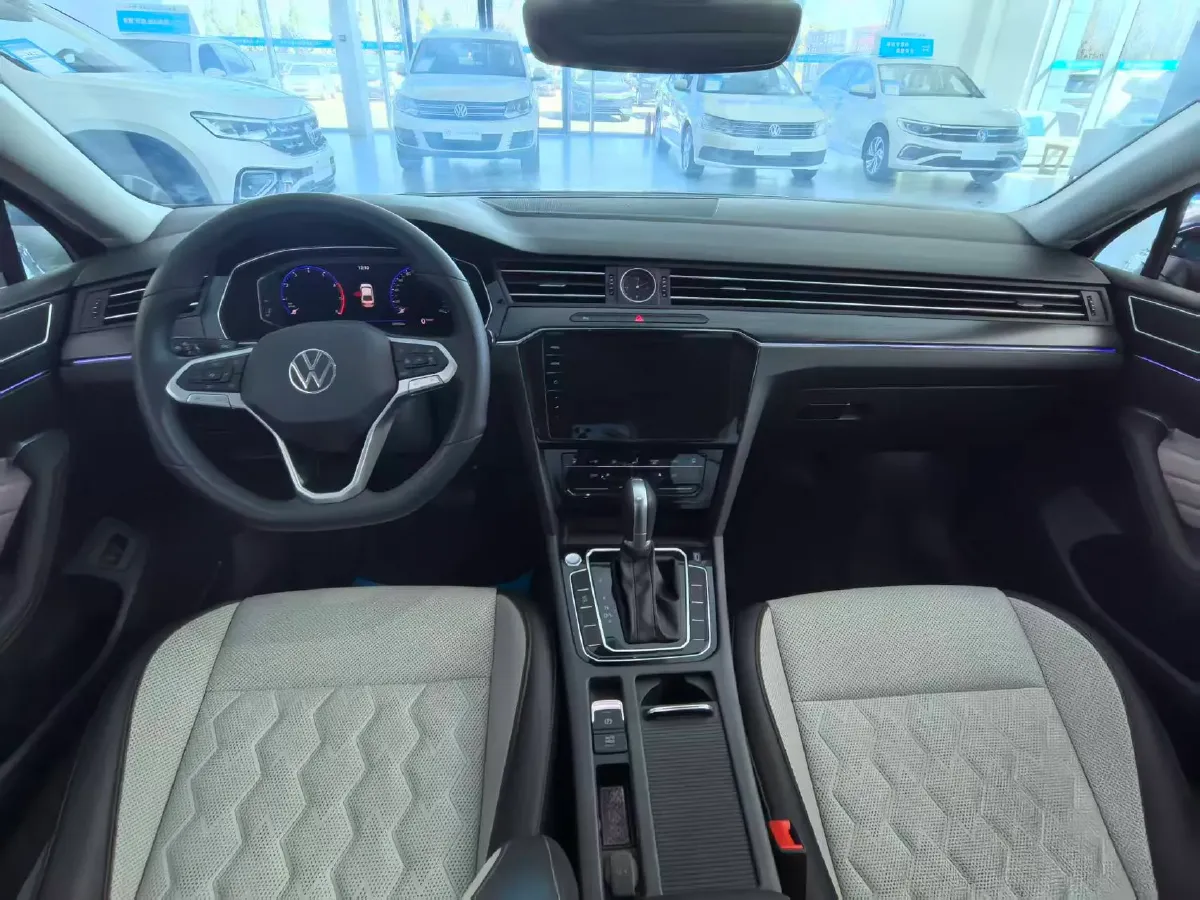 2026 Volkswagen Magotan 2.0T 220HP L4 7DCT,autocango,china used car exporter,china ev exporter,chinese used car exporter,chinese used ev exporter