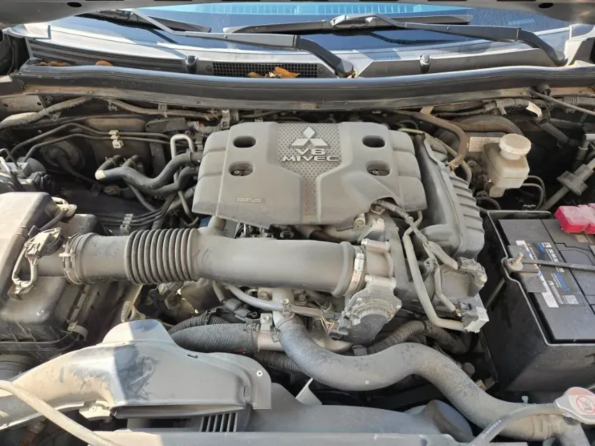 2019 Mitsubishi Pajero 3.0L 209HP V6 8AT,autocango,china used car exporter,china ev exporter,chinese used car exporter,chinese used ev exporter