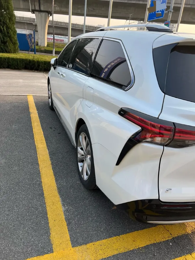 2023 Toyota Sienna 2.5L 189HP L4 E-CVT Hybrid,autocango,china used car exporter,china ev exporter,chinese used car exporter,chinese used ev exporter