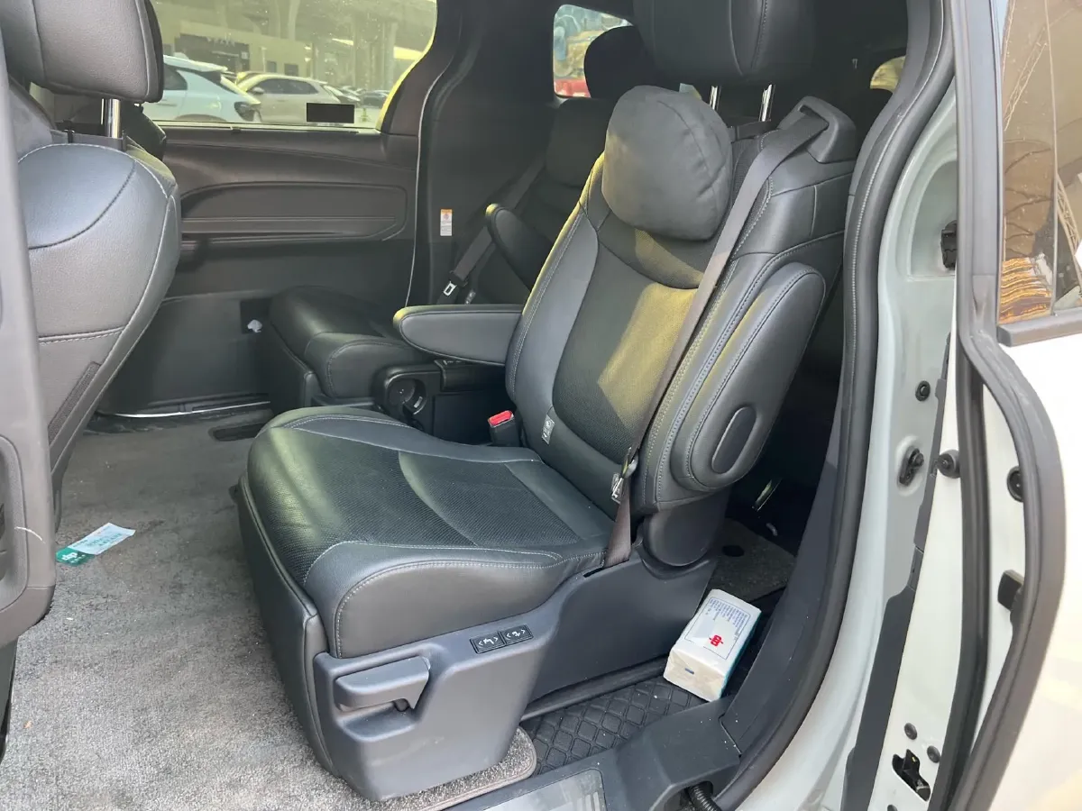 2023 Toyota Sienna 2.5L 189HP L4 E-CVT Hybrid,autocango,china used car exporter,china ev exporter,chinese used car exporter,chinese used ev exporter