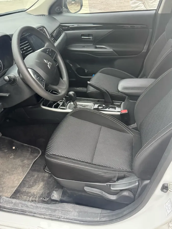 2020 Mitsubishi Outlander 2.0L 166HP L4 CVT,autocango,china used car exporter,china ev exporter,chinese used car exporter,chinese used ev exporter