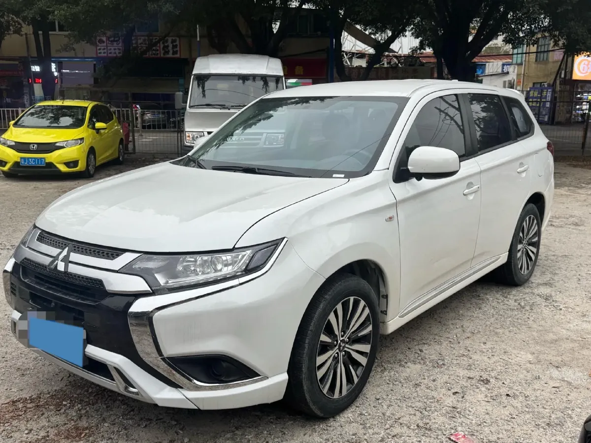 2020 Mitsubishi Outlander 2.0L 166HP L4 CVT,autocango,china used car exporter,china ev exporter,chinese used car exporter,chinese used ev exporter