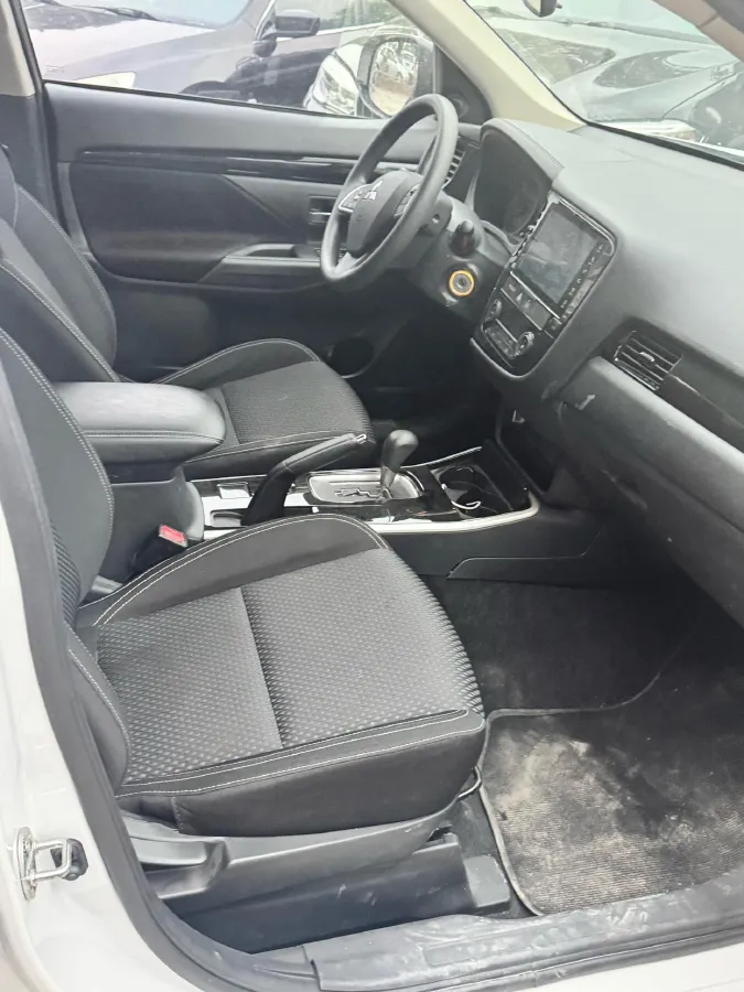 2020 Mitsubishi Outlander 2.0L 166HP L4 CVT,autocango,china used car exporter,china ev exporter,chinese used car exporter,chinese used ev exporter