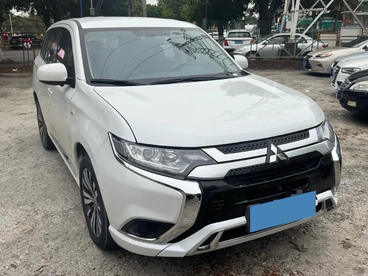 2020 Mitsubishi Outlander 2.0L 166HP L4 CVT,autocango,china used car exporter,china ev exporter,chinese used car exporter,chinese used ev exporter