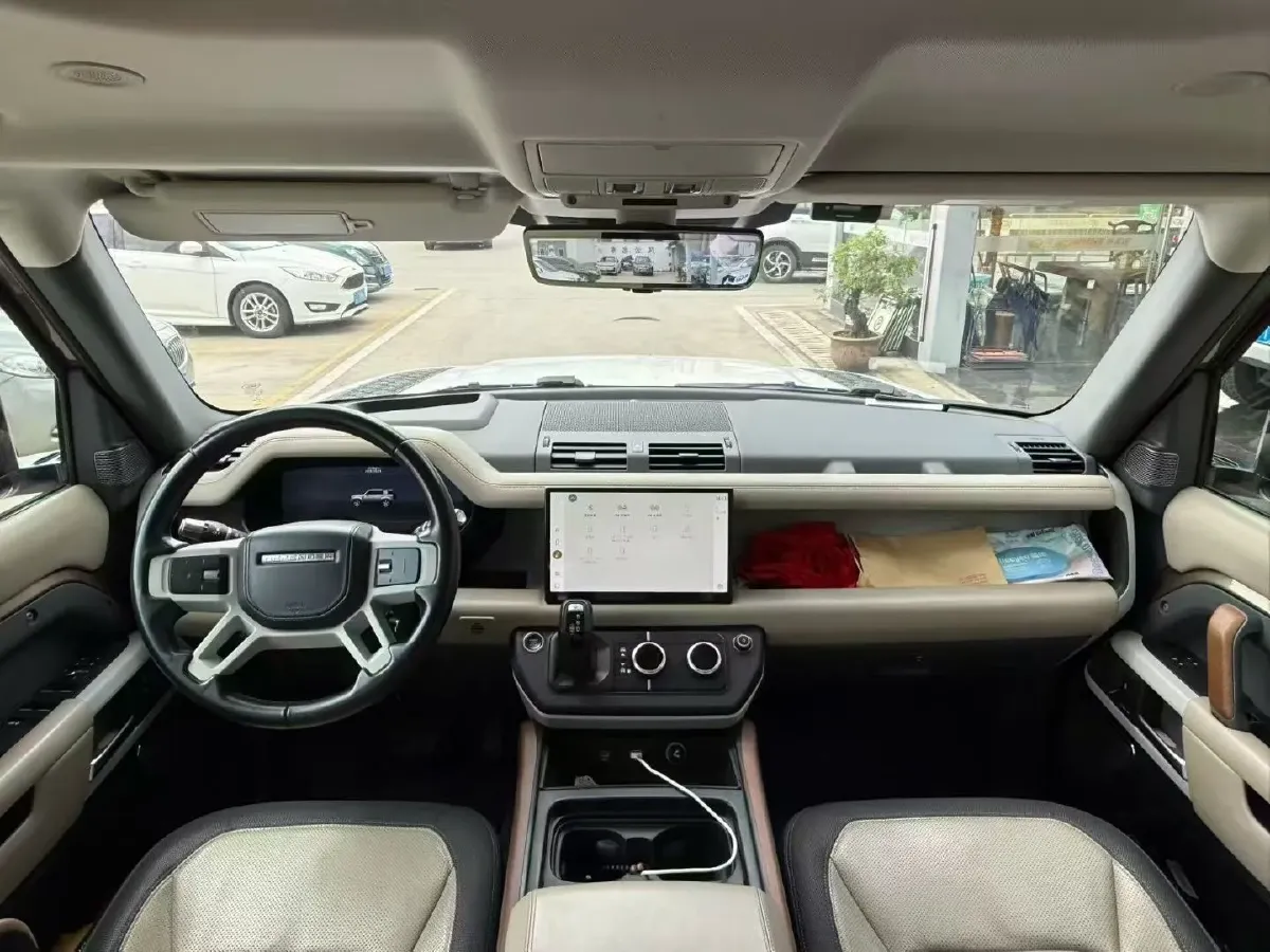 2022 Land Rover Defender 3.0T 400HP L6 8AT,autocango,china used car exporter,china ev exporter,chinese used car exporter,chinese used ev exporter