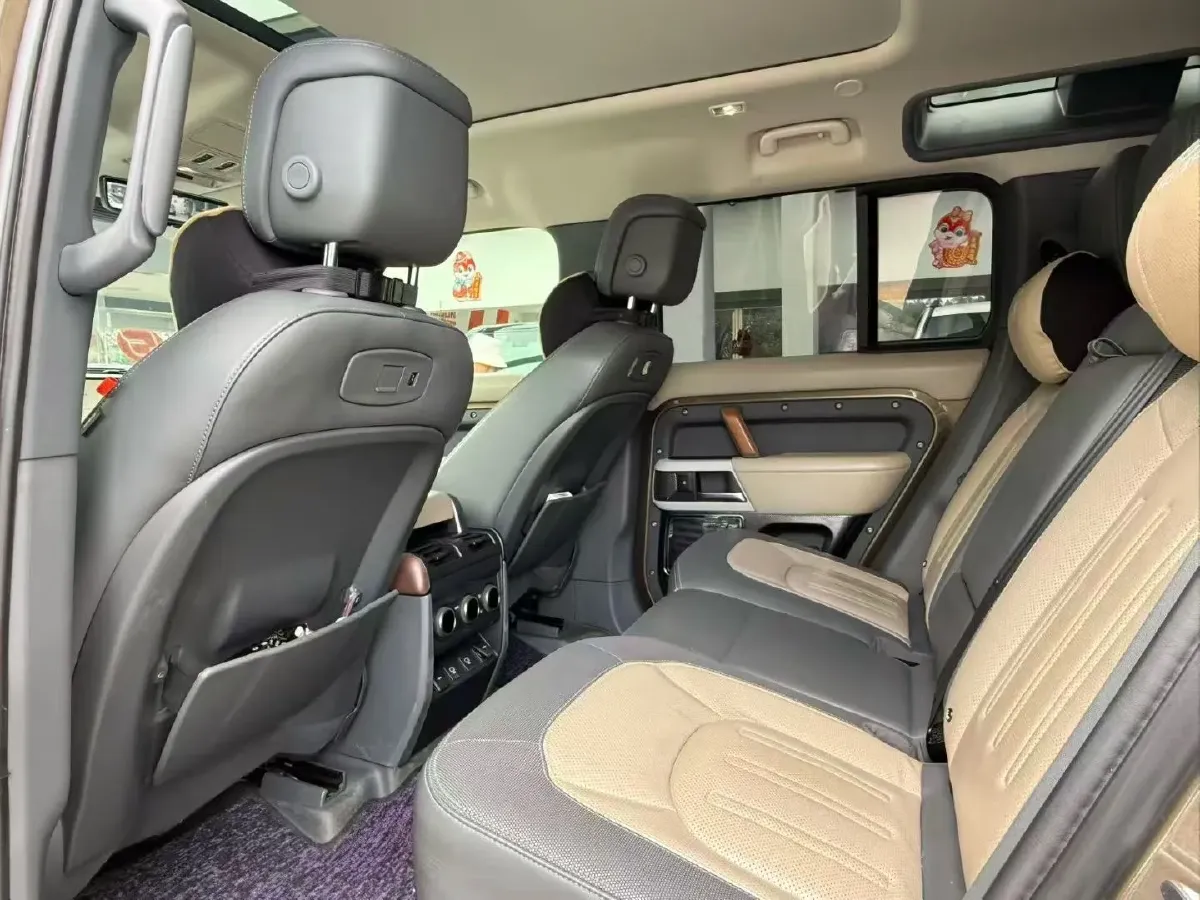 2022 Land Rover Defender 3.0T 400HP L6 8AT,autocango,china used car exporter,china ev exporter,chinese used car exporter,chinese used ev exporter