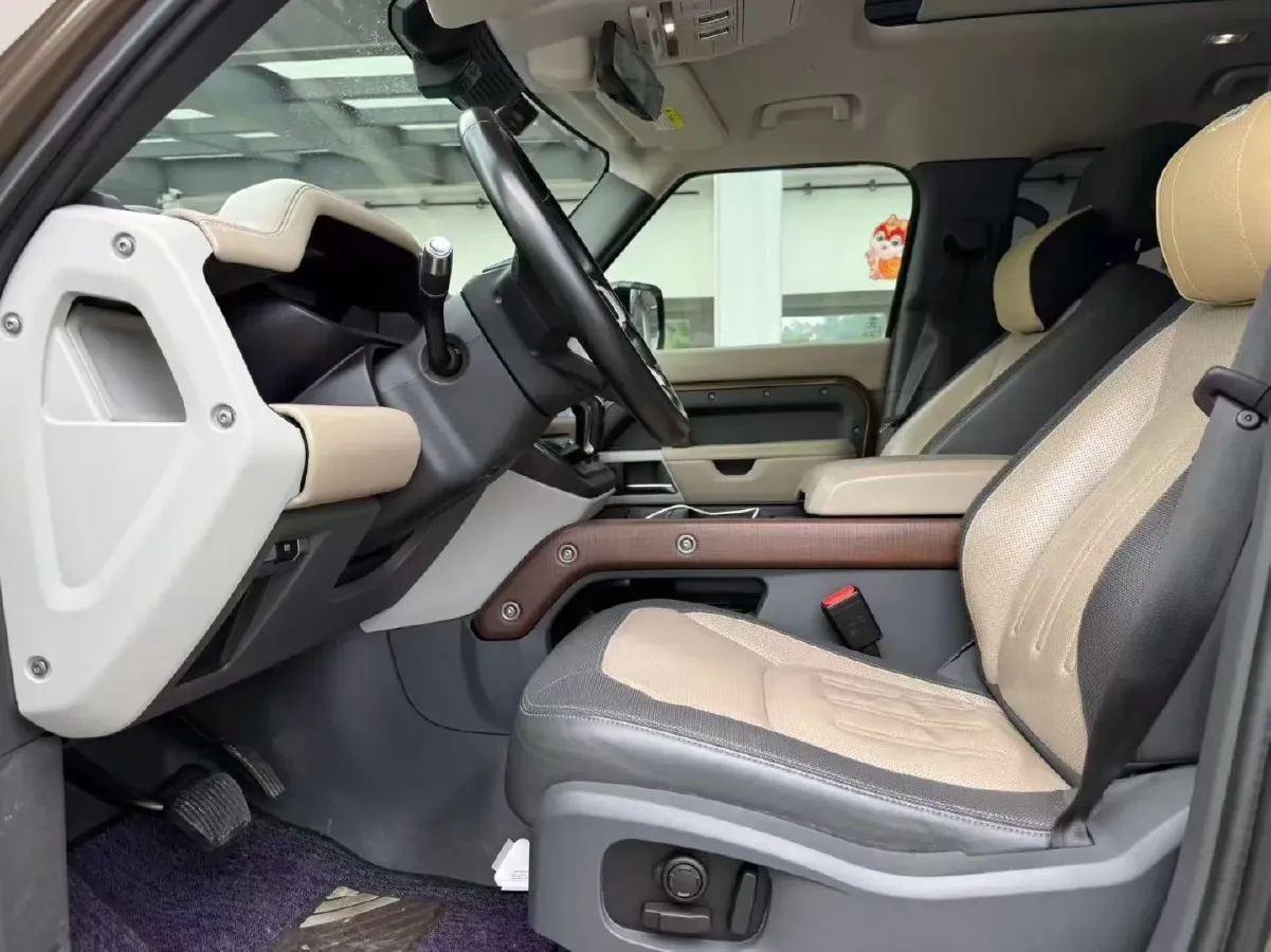 2022 Land Rover Defender 3.0T 400HP L6 8AT,autocango,china used car exporter,china ev exporter,chinese used car exporter,chinese used ev exporter