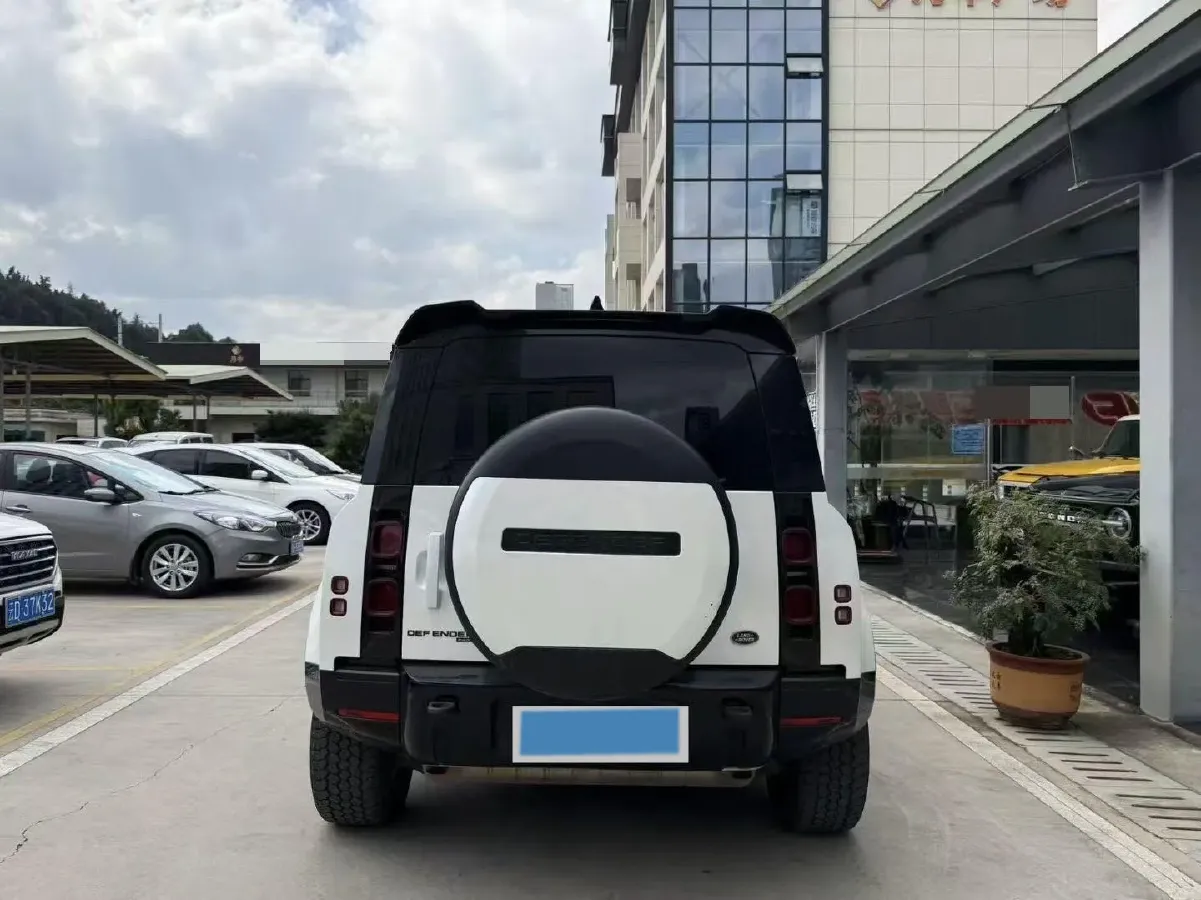 2022 Land Rover Defender 3.0T 400HP L6 8AT,autocango,china used car exporter,china ev exporter,chinese used car exporter,chinese used ev exporter