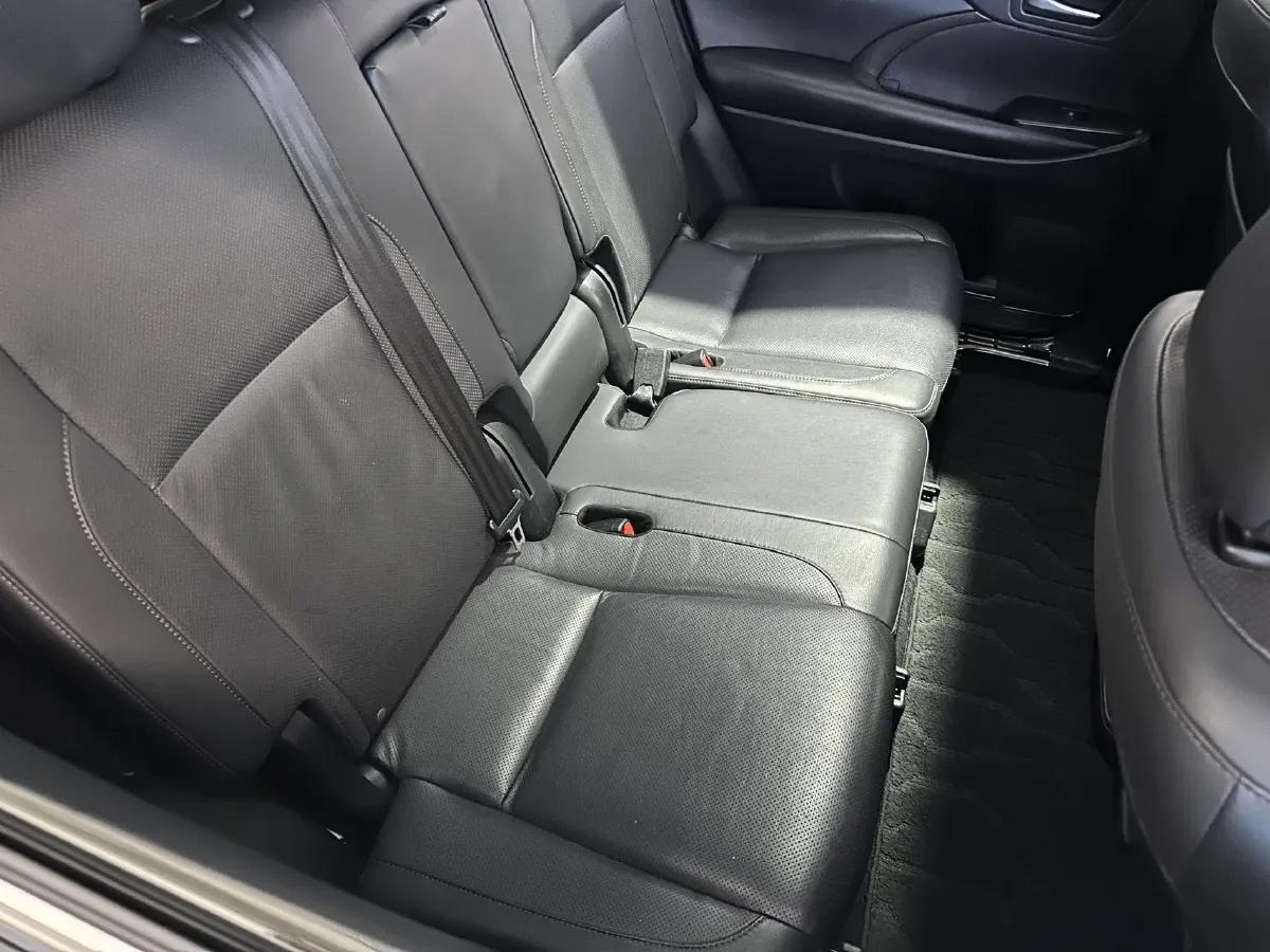 2018 Jeep Grand Commander 2.0T 265HP L4 9AT,autocango,china used car exporter,china ev exporter,chinese used car exporter,chinese used ev exporter