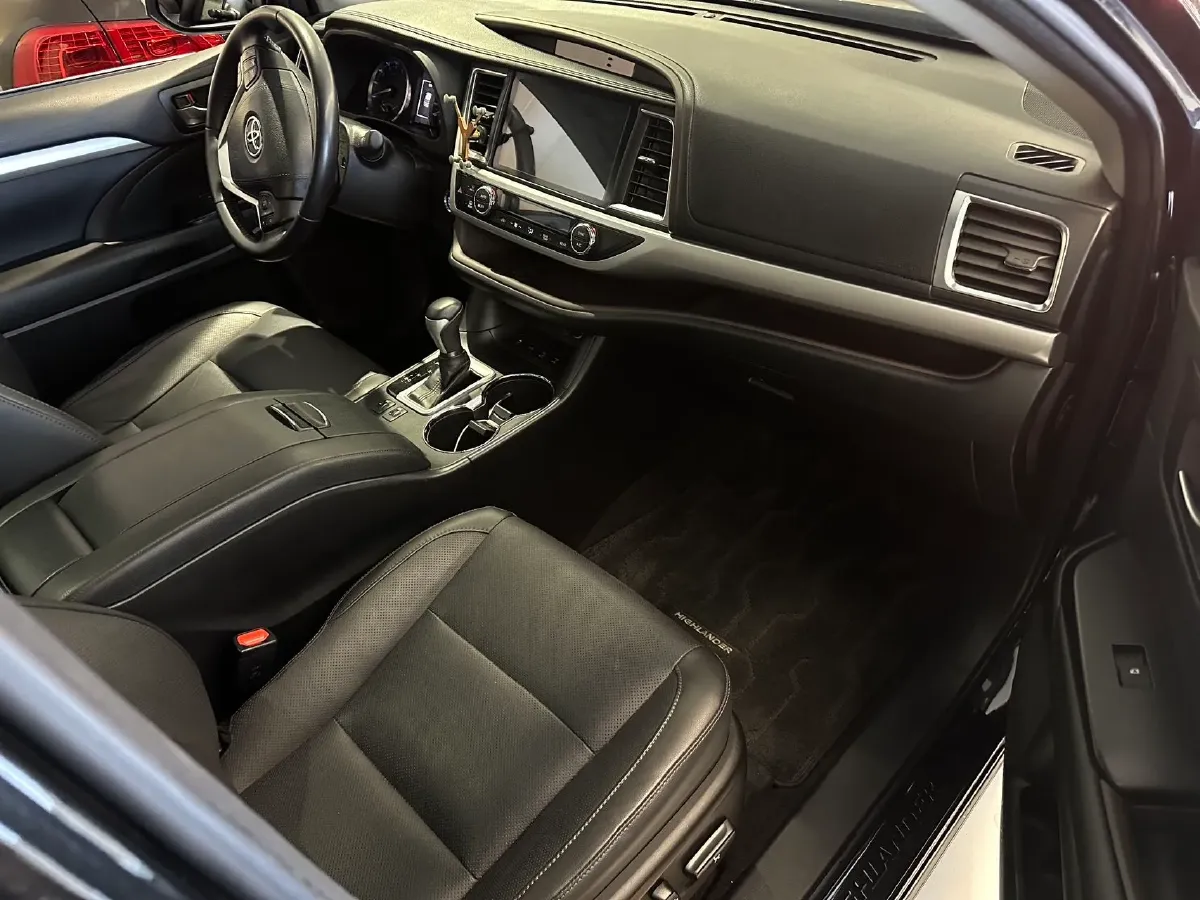 2018 Jeep Grand Commander 2.0T 265HP L4 9AT,autocango,china used car exporter,china ev exporter,chinese used car exporter,chinese used ev exporter