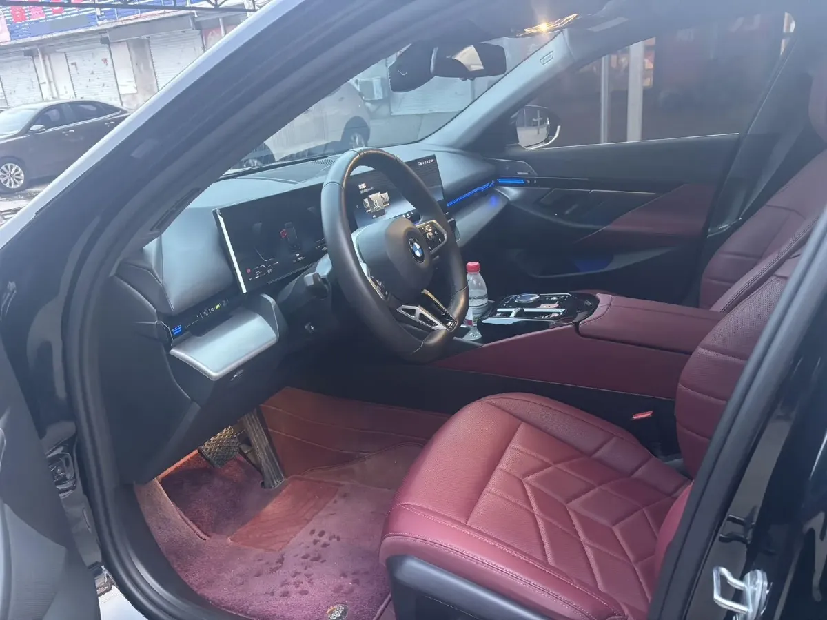 2024 BMW 5 Series 2.0T 190HP L4 8AT,autocango,china used car exporter,china ev exporter,chinese used car exporter,chinese used ev exporter