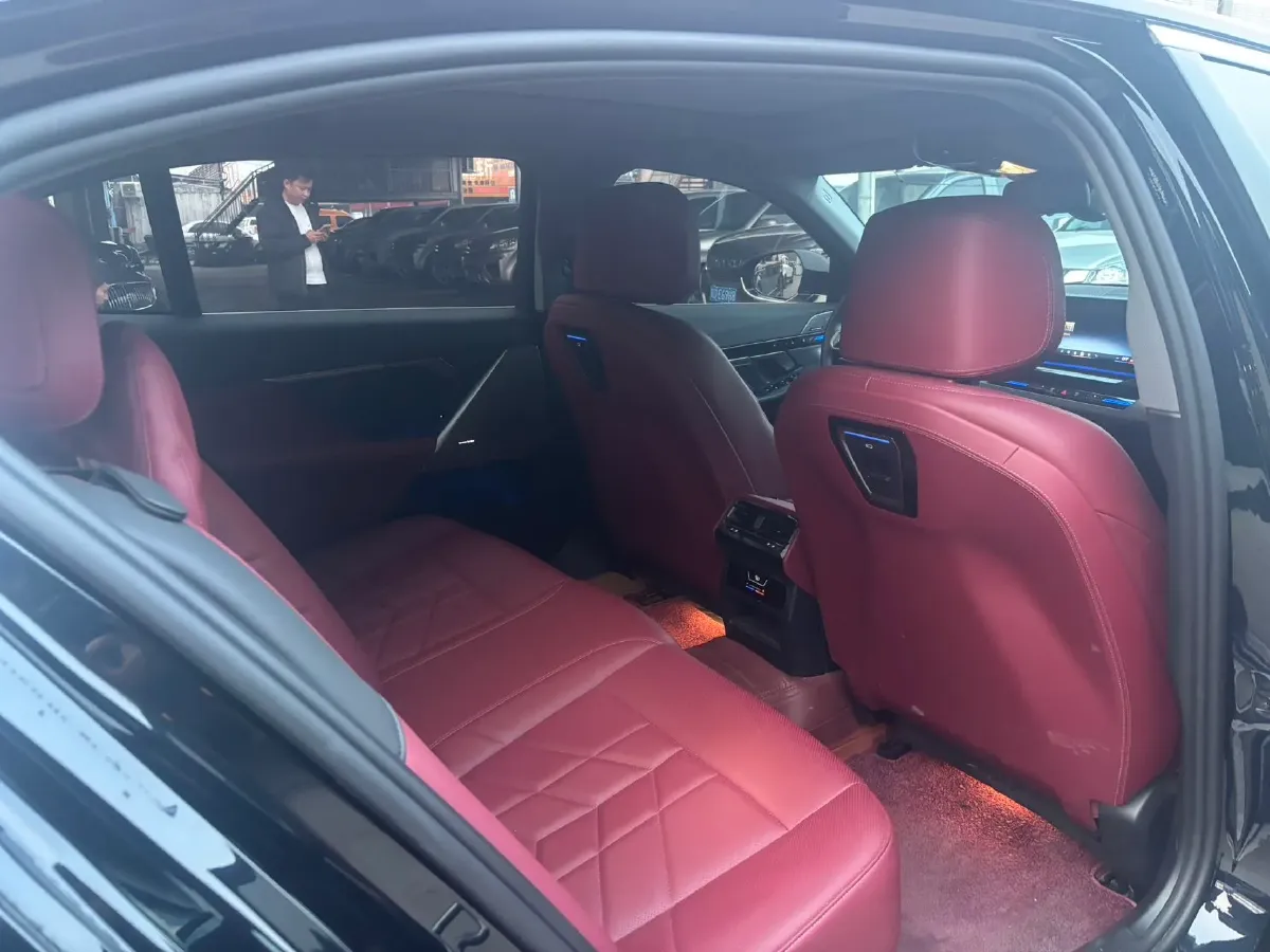 2024 BMW 5 Series 2.0T 190HP L4 8AT,autocango,china used car exporter,china ev exporter,chinese used car exporter,chinese used ev exporter