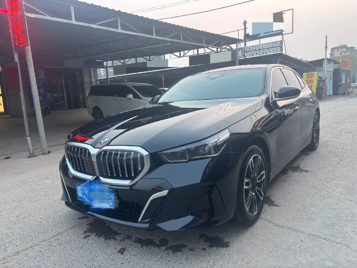 2024 BMW 5 Series 2.0T 190HP L4 8AT,autocango,china used car exporter,china ev exporter,chinese used car exporter,chinese used ev exporter