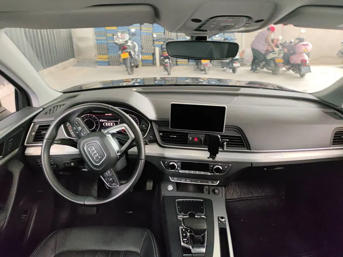 2020 Audi Q5L 2.0T 190HP L4 7DCT,autocango,china used car exporter,china ev exporter,chinese used car exporter,chinese used ev exporter