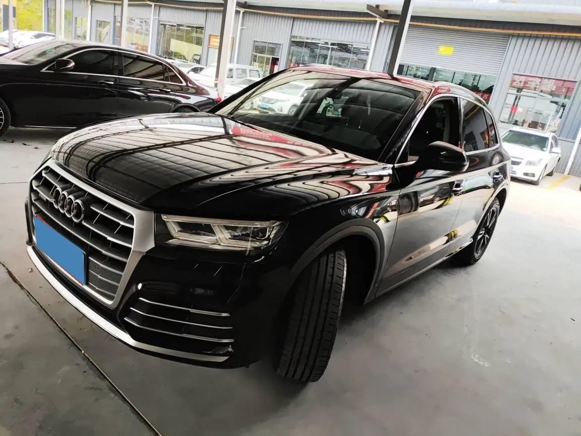2020 Audi Q5L 2.0T 190HP L4 7DCT,autocango,china used car exporter,china ev exporter,chinese used car exporter,chinese used ev exporter
