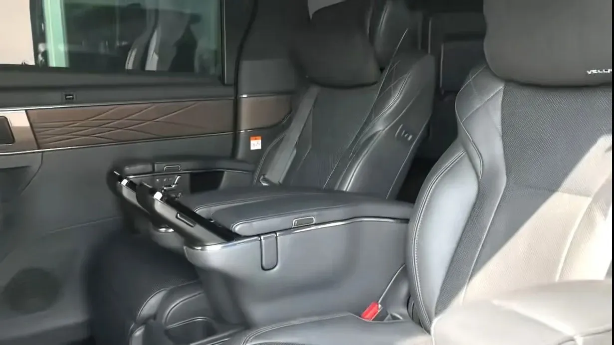 2024 Toyota Vellfire 2.5L 190HP L4 E-CVT Hybrid,autocango,china used car exporter,china ev exporter,chinese used car exporter,chinese used ev exporter