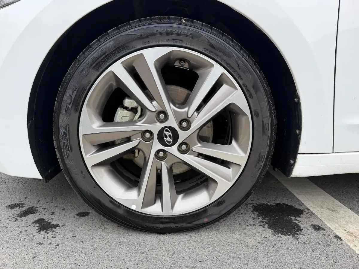 2023 HongQi H5 2.0T 224HP L4 8AT,autocango,china used car exporter,china ev exporter,chinese used car exporter,chinese used ev exporter