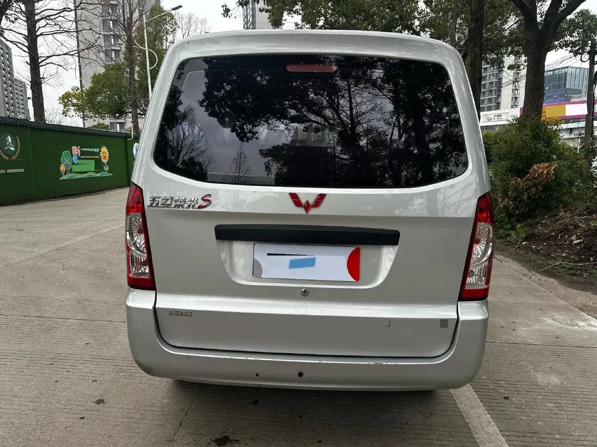 2022 WuLing RongGuang S 1.2L 76HP L4 5MT,autocango,china used car exporter,china ev exporter,chinese used car exporter,chinese used ev exporter