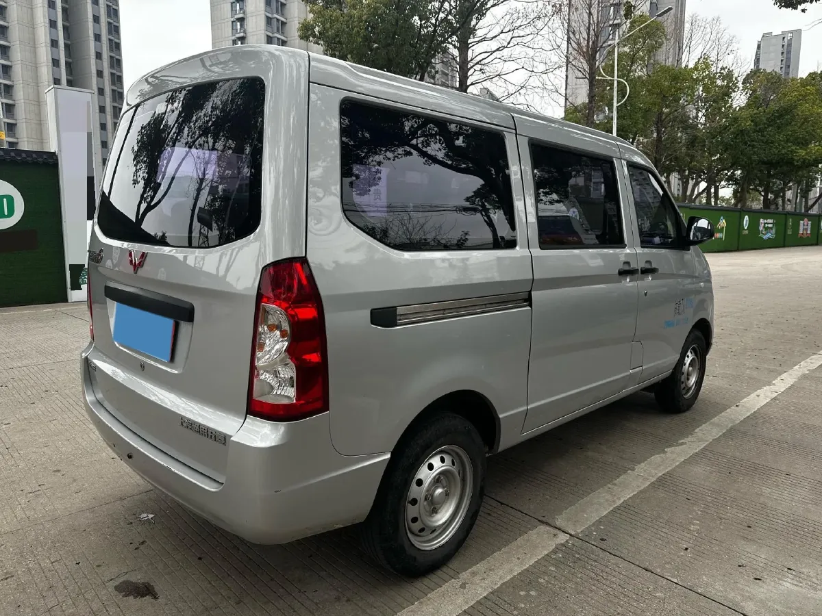 2022 WuLing RongGuang S 1.2L 76HP L4 5MT,autocango,china used car exporter,china ev exporter,chinese used car exporter,chinese used ev exporter