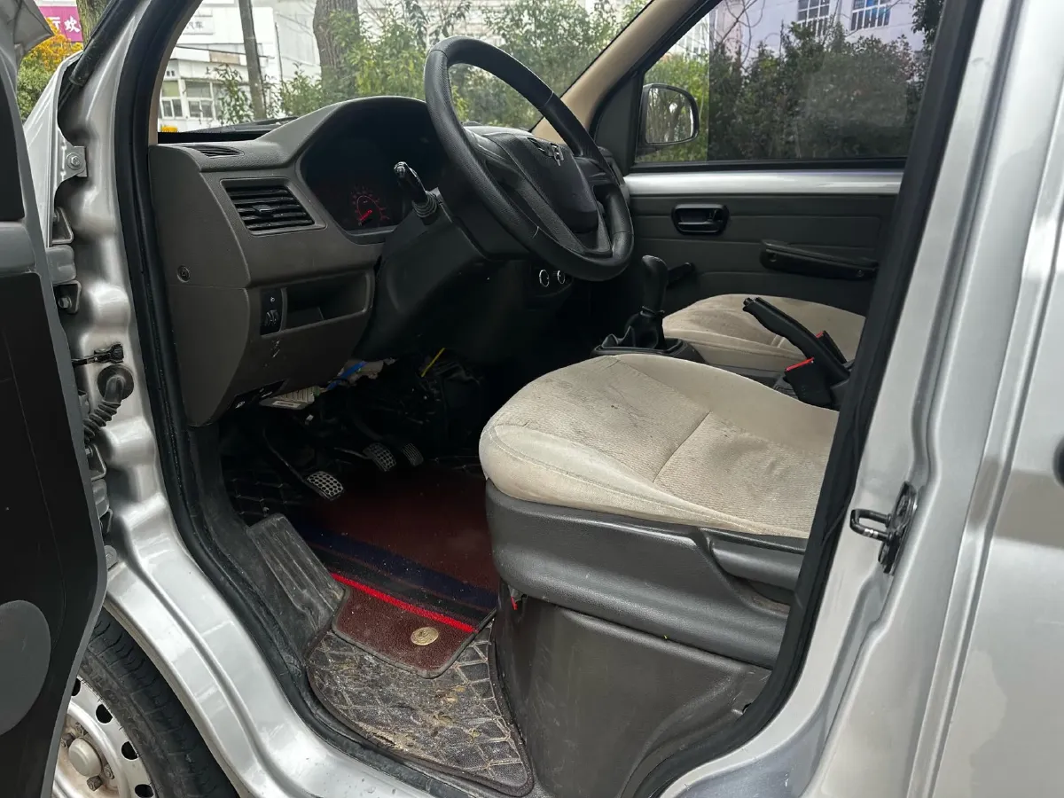 2022 WuLing RongGuang S 1.2L 76HP L4 5MT,autocango,china used car exporter,china ev exporter,chinese used car exporter,chinese used ev exporter