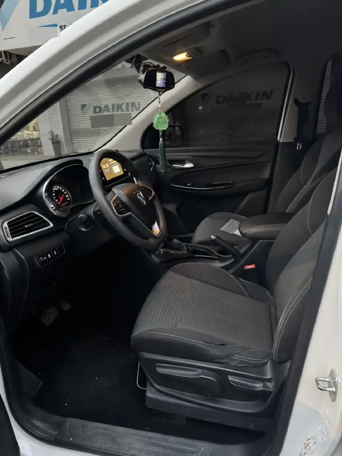 2019 BaoJun 730 1.5T 147HP L4 CVT,autocango,china used car exporter,china ev exporter,chinese used car exporter,chinese used ev exporter