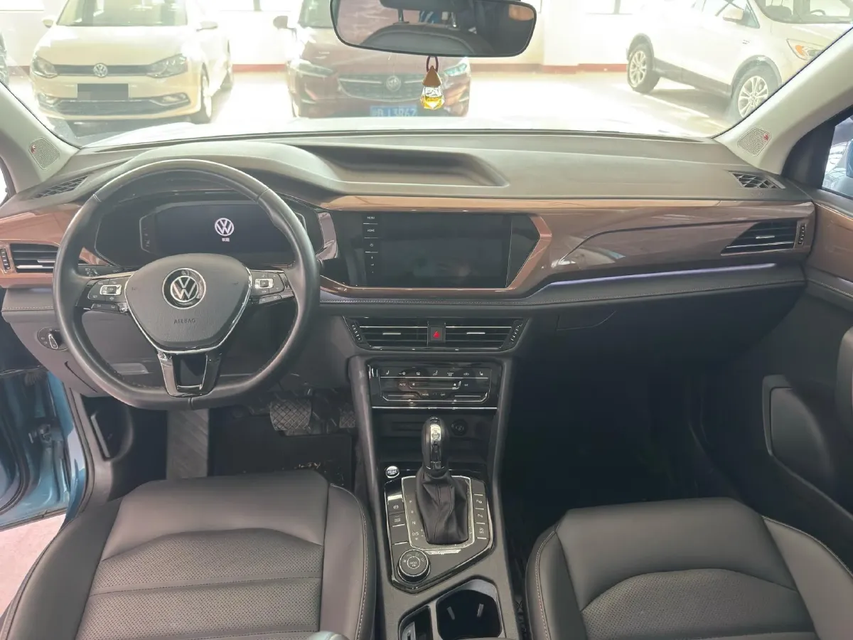 2022 Volkswagen Tharu 2.0T 186HP L4 7DCT,autocango,china used car exporter,china ev exporter,chinese used car exporter,chinese used ev exporter