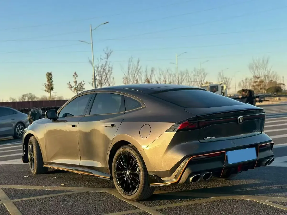 2023 ChangAn UNI-V 1.5T 188HP L4 7DCT,autocango,china used car exporter,china ev exporter,chinese used car exporter,chinese used ev exporter