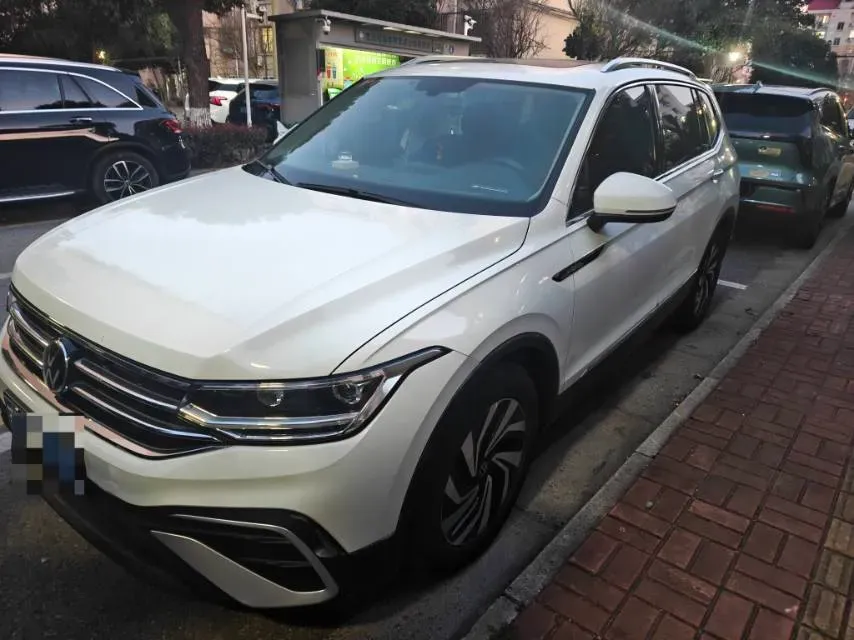 2023 Volkswagen Tiguan L 2.0T 186HP L4 7DCT,autocango,china used car exporter,china ev exporter,chinese used car exporter,chinese used ev exporter
