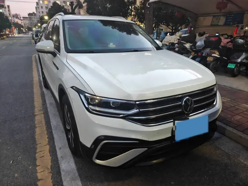 2023 Volkswagen Tiguan L 2.0T 186HP L4 7DCT,autocango,china used car exporter,china ev exporter,chinese used car exporter,chinese used ev exporter