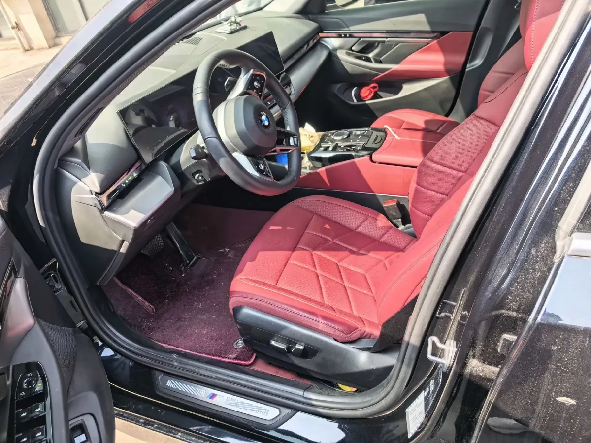 2025 BMW 5 Series 2.0T 258HP L4 8AT,autocango,china used car exporter,china ev exporter,chinese used car exporter,chinese used ev exporter