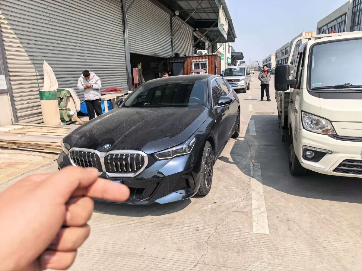 2025 BMW 5 Series 2.0T 258HP L4 8AT,autocango,china used car exporter,china ev exporter,chinese used car exporter,chinese used ev exporter
