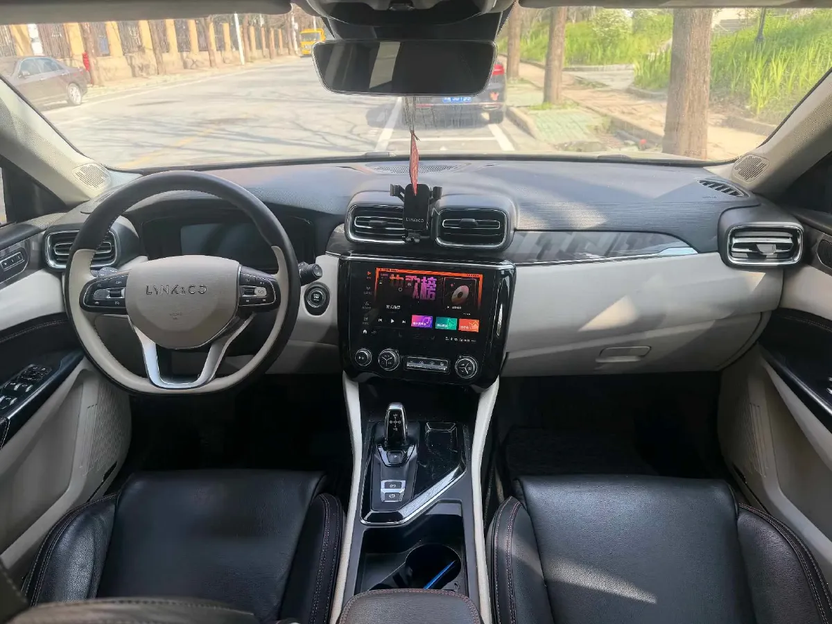 2018 Toyota C-HR 2.0L 171HP L4 CVT,autocango,china used car exporter,china ev exporter,chinese used car exporter,chinese used ev exporter