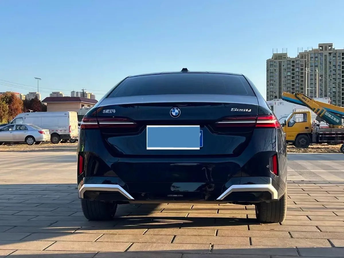 2024 BMW 5 Series 2.0T 190HP L4 8AT,autocango,china used car exporter,china ev exporter,chinese used car exporter,chinese used ev exporter