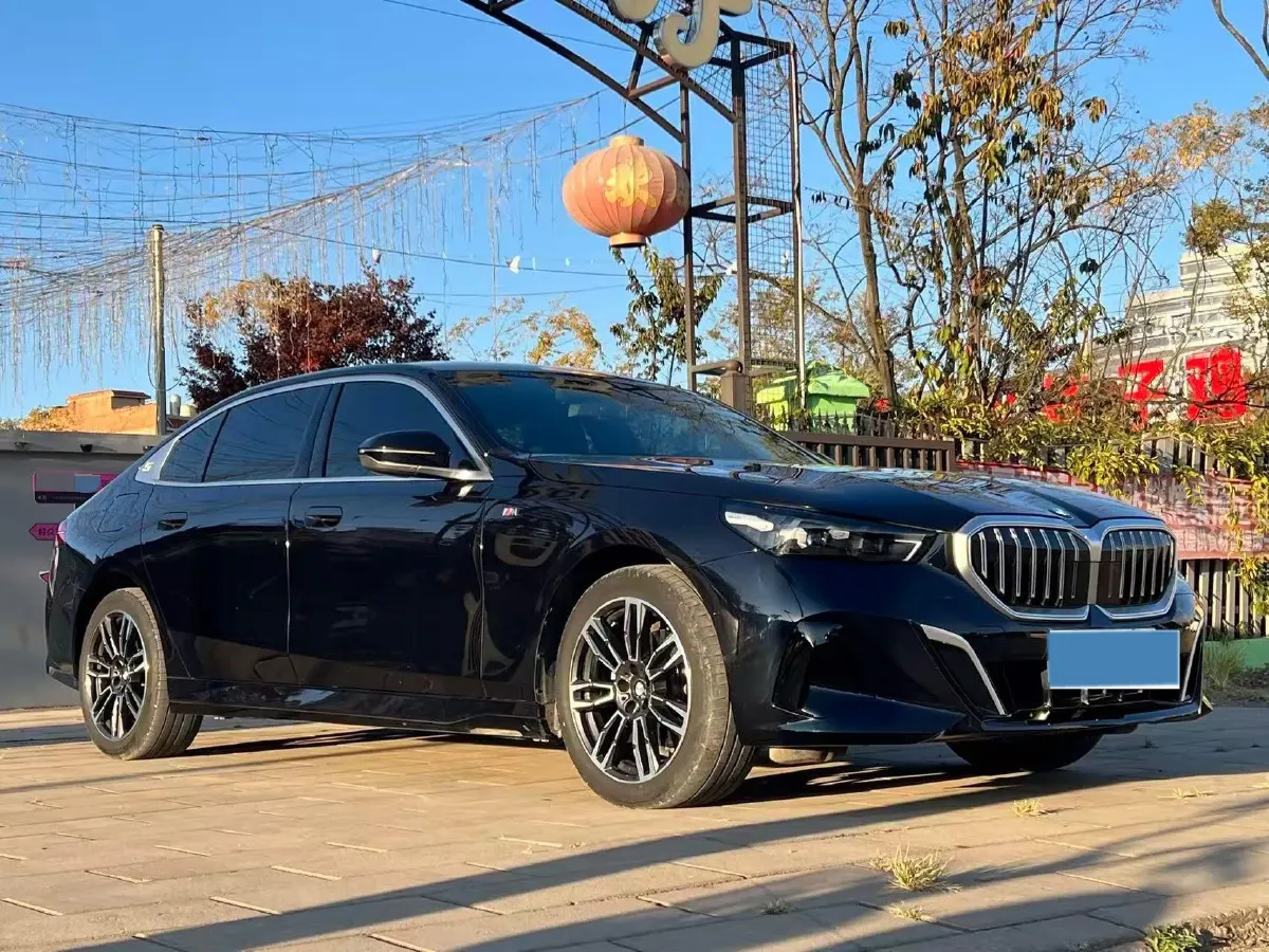 2024 BMW 5 Series 2.0T 190HP L4 8AT,autocango,china used car exporter,china ev exporter,chinese used car exporter,chinese used ev exporter