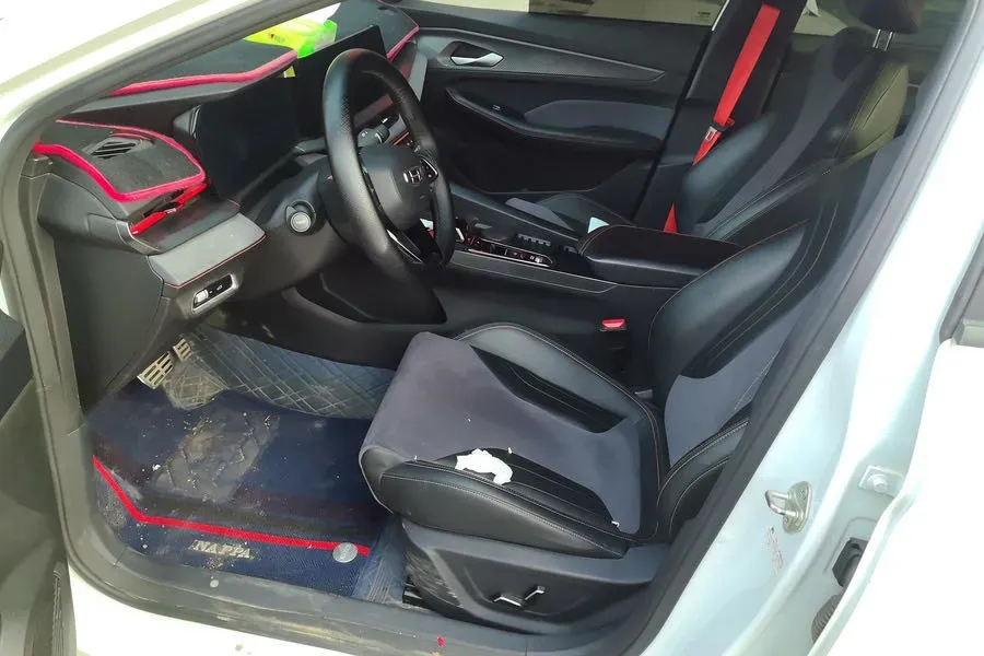 2022 Geely Binray 1.5T 181HP L4 7DCT,autocango,china used car exporter,china ev exporter,chinese used car exporter,chinese used ev exporter