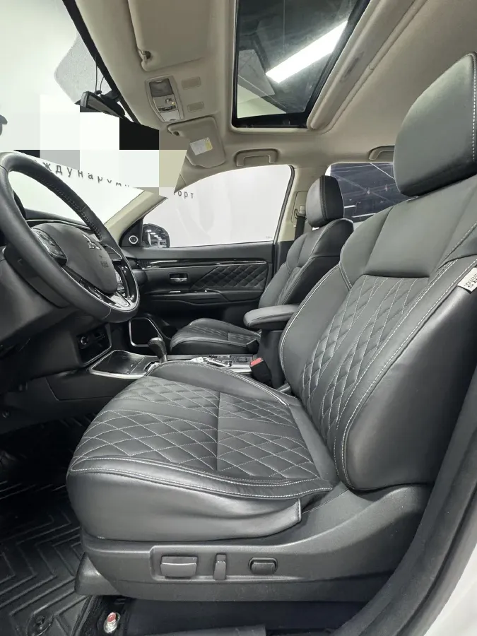 2021 Mitsubishi Outlander 2.0L 166HP L4 CVT,autocango,china used car exporter,china ev exporter,chinese used car exporter,chinese used ev exporter