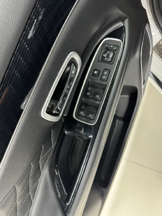 2021 Mitsubishi Outlander 2.0L 166HP L4 CVT,autocango,china used car exporter,china ev exporter,chinese used car exporter,chinese used ev exporter