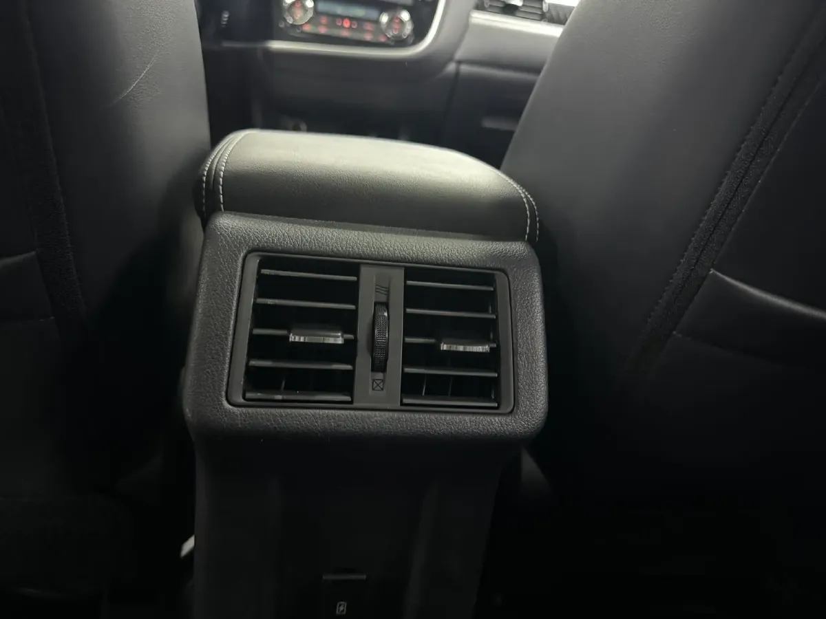 2021 Mitsubishi Outlander 2.0L 166HP L4 CVT,autocango,china used car exporter,china ev exporter,chinese used car exporter,chinese used ev exporter