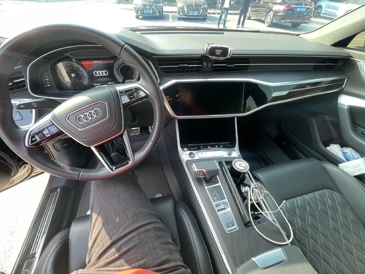 2024 Audi A6L 2.0T 245HP L4 7DCT,autocango,china used car exporter,china ev exporter,chinese used car exporter,chinese used ev exporter