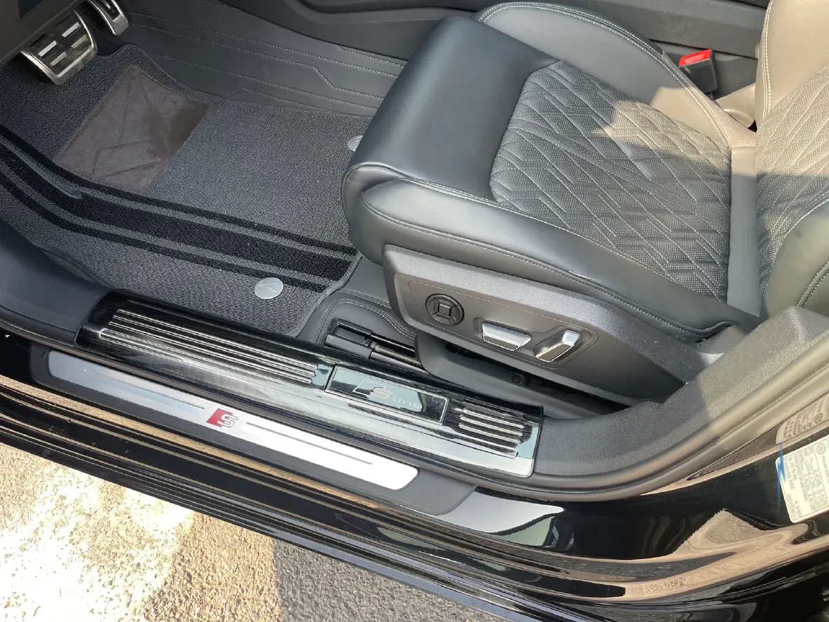 2024 Audi A6L 2.0T 245HP L4 7DCT,autocango,china used car exporter,china ev exporter,chinese used car exporter,chinese used ev exporter