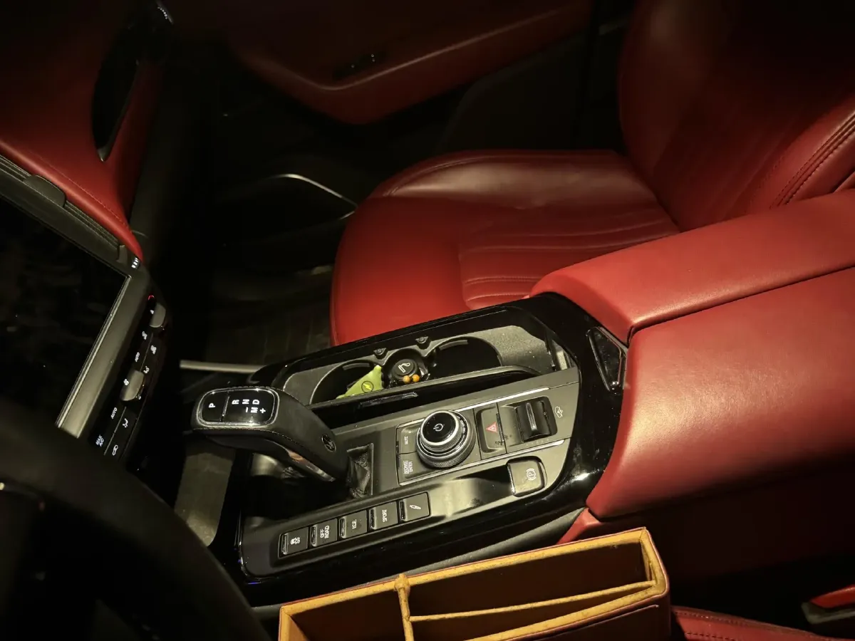 2021 Maserati Levante 3.0T 350HP V6 8AT,autocango,china used car exporter,china ev exporter,chinese used car exporter,chinese used ev exporter