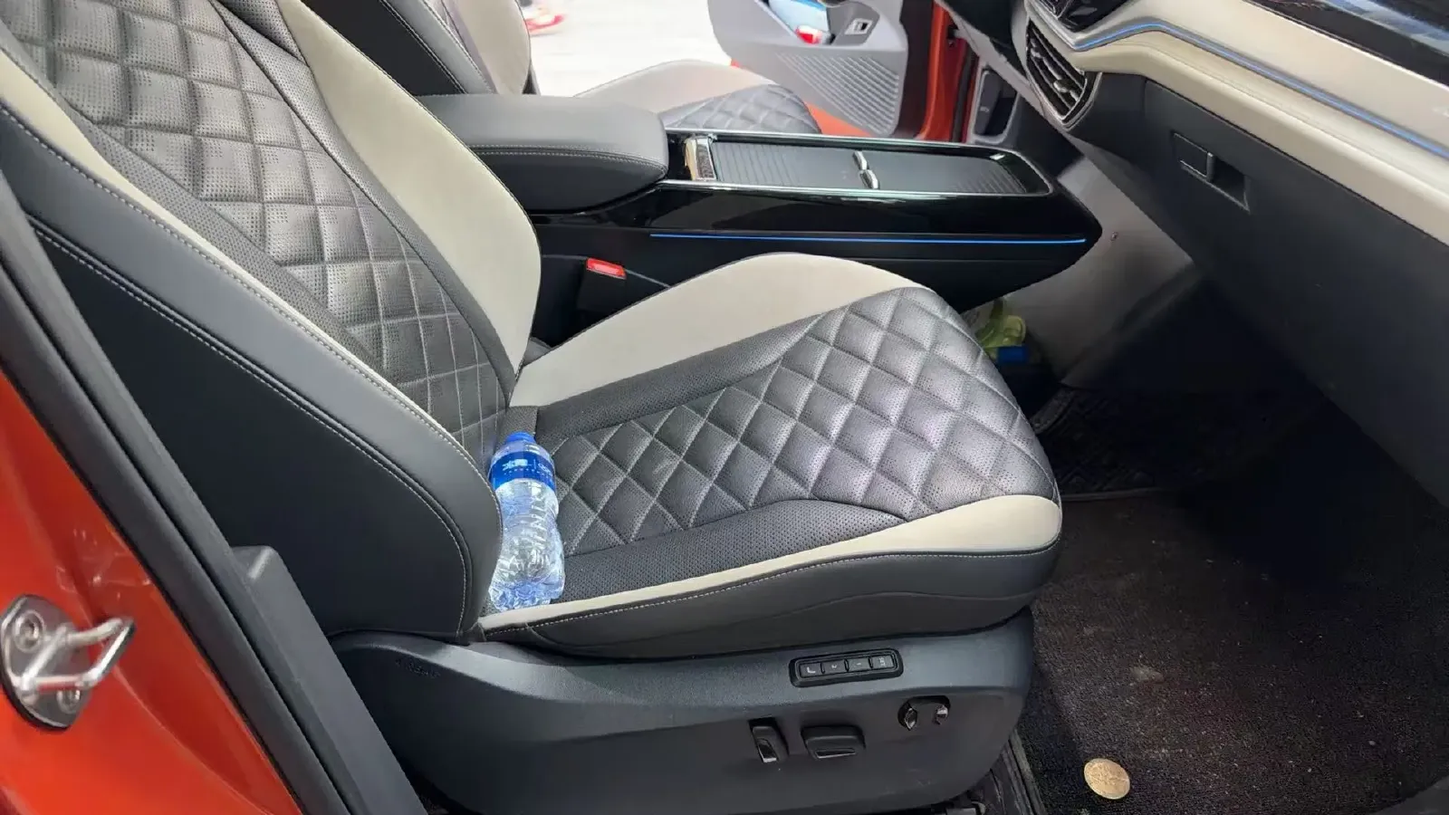 2021 Volkswagen ID.6 Crozz BEV 84.8KWH,autocango,china used car exporter,china ev exporter,chinese used car exporter,chinese used ev exporter