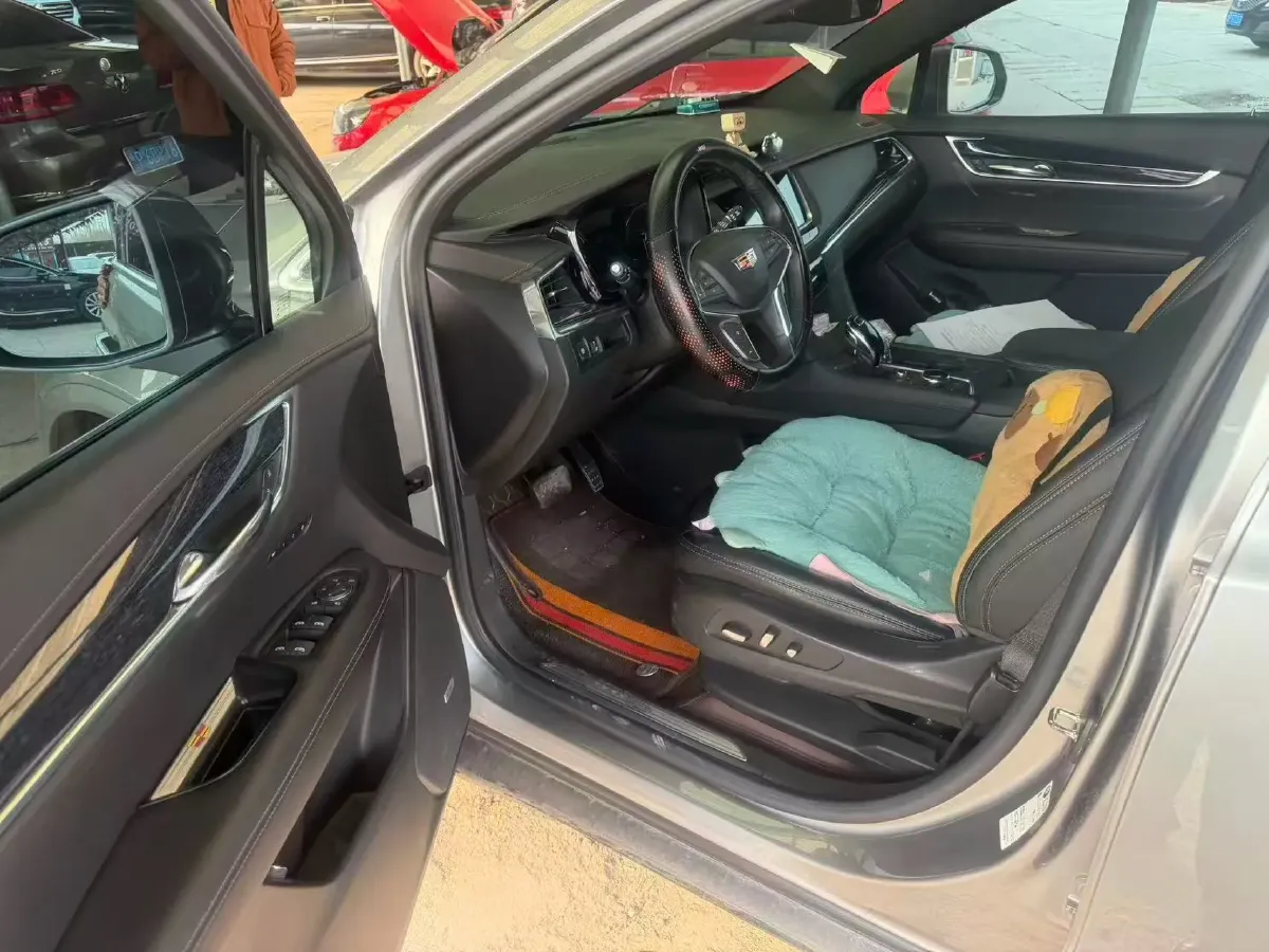 2023 Cadillac XT5 2.0T 237HP L4 9AT,autocango,china used car exporter,china ev exporter,chinese used car exporter,chinese used ev exporter