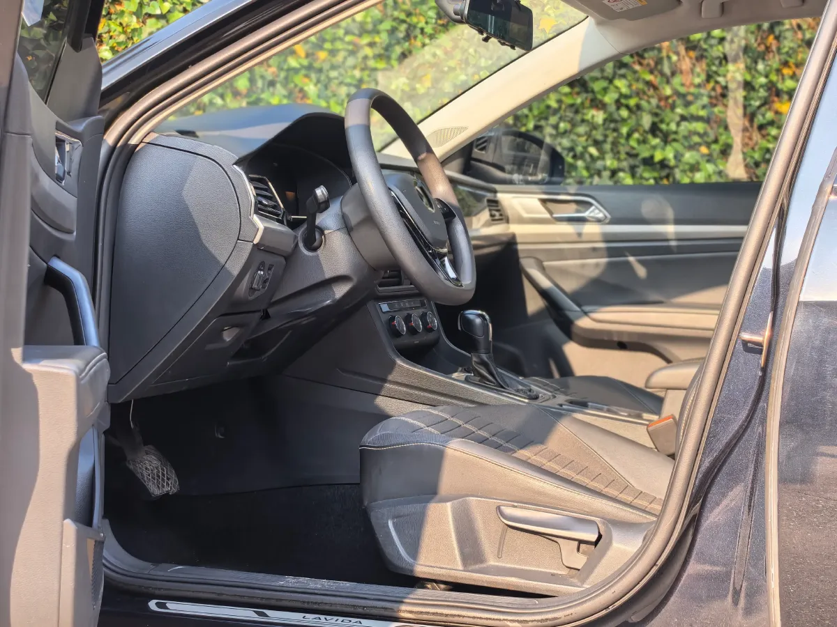 2021 Volkswagen Lavida 1.4T 150HP L4 7DCT,autocango,china used car exporter,china ev exporter,chinese used car exporter,chinese used ev exporter