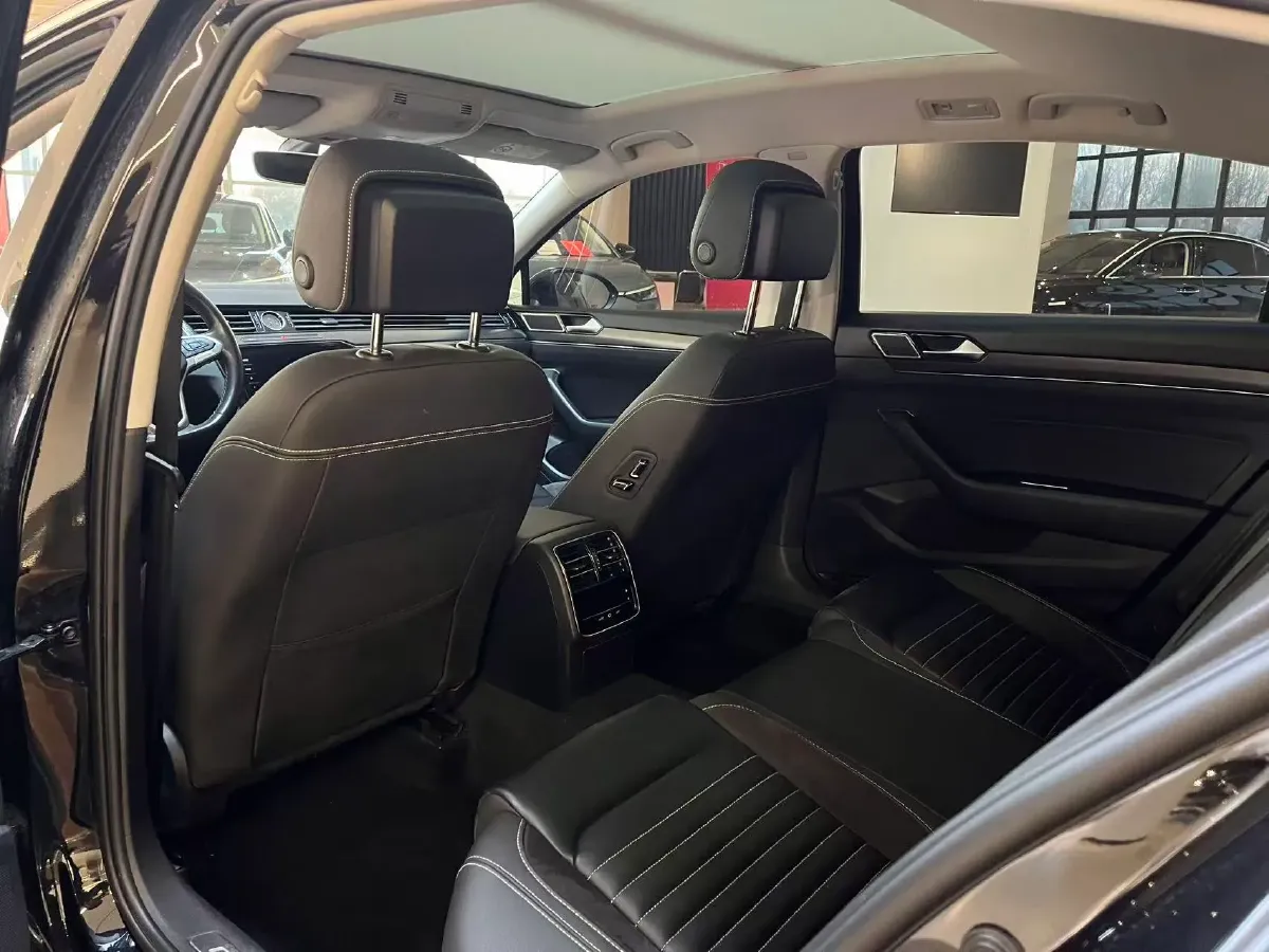 2020 Volkswagen Magotan 2.0T 186HP L4 7DCT,autocango,china used car exporter,china ev exporter,chinese used car exporter,chinese used ev exporter