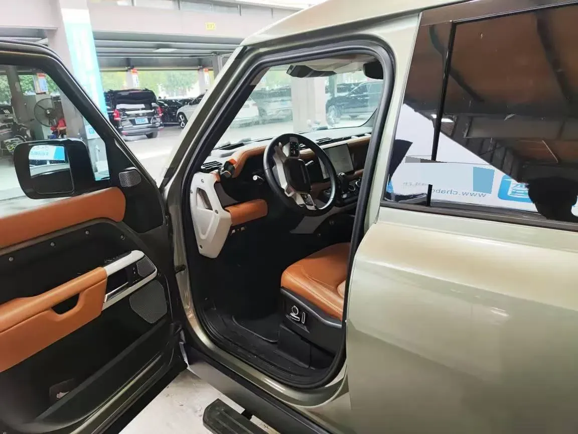 2023 Land Rover Defender 3.0T 400HP L6 8AT,autocango,china used car exporter,china ev exporter,chinese used car exporter,chinese used ev exporter