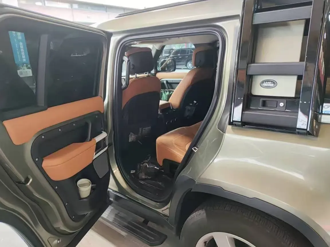 2023 Land Rover Defender 3.0T 400HP L6 8AT,autocango,china used car exporter,china ev exporter,chinese used car exporter,chinese used ev exporter